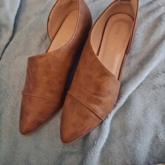 Chase + Chloe Women's Brown Flats - Picture 4 of 12
